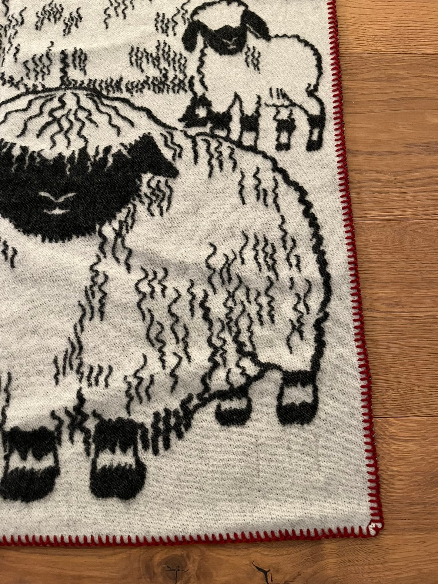 Valais Blacknose Sheep Blanket – Soft Merino Souvenir from Zermatt, grey border
