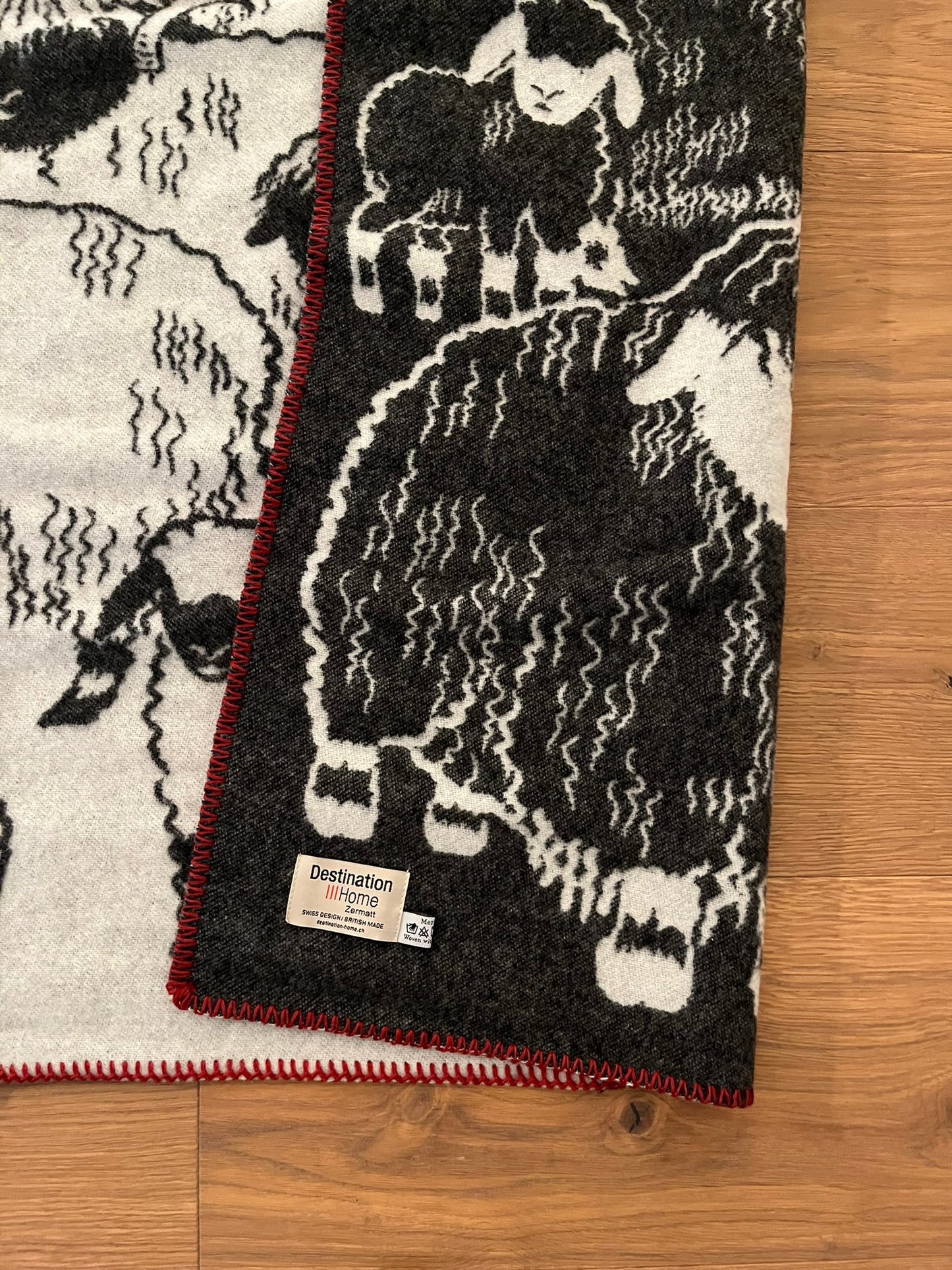 Valais Blacknose Sheep Blanket – Soft Merino Souvenir from Zermatt, red border