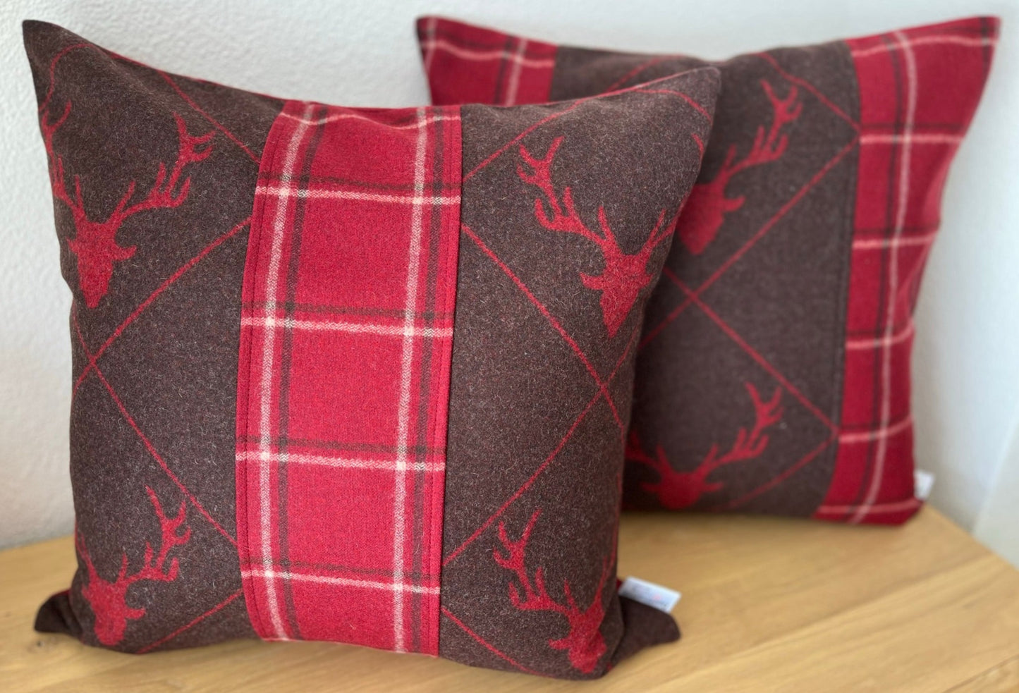 Deer design cushion cover, check pattern centered, red/brown